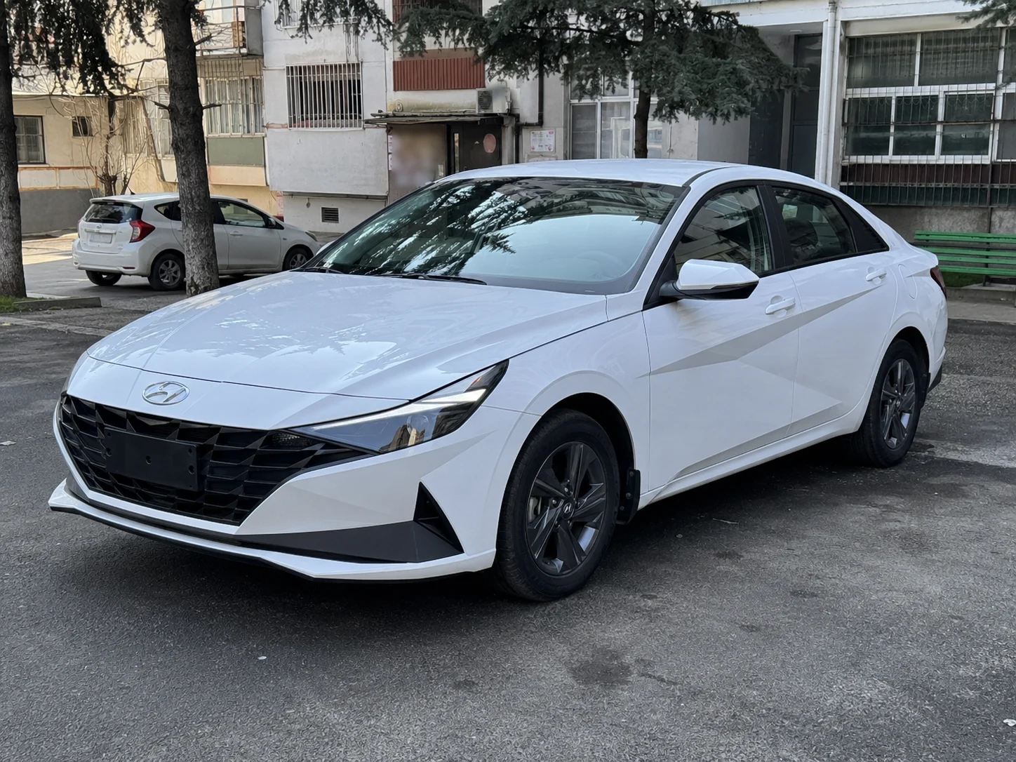 Hyundai Elantra vehicle photo