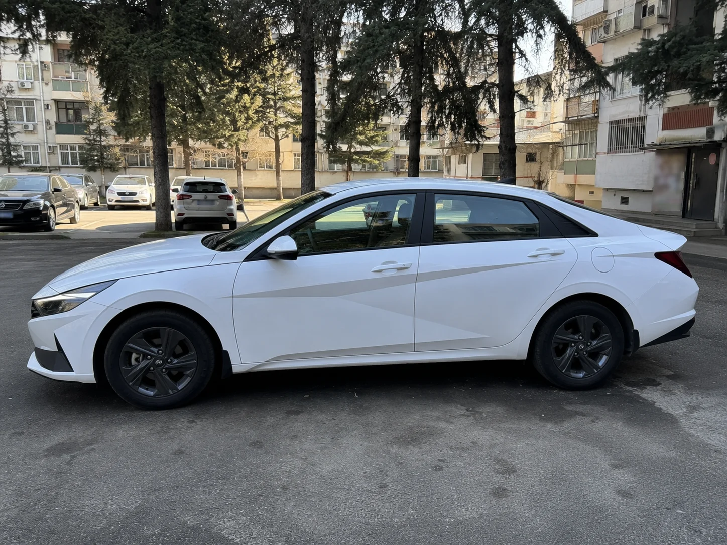 Hyundai Elantra 2