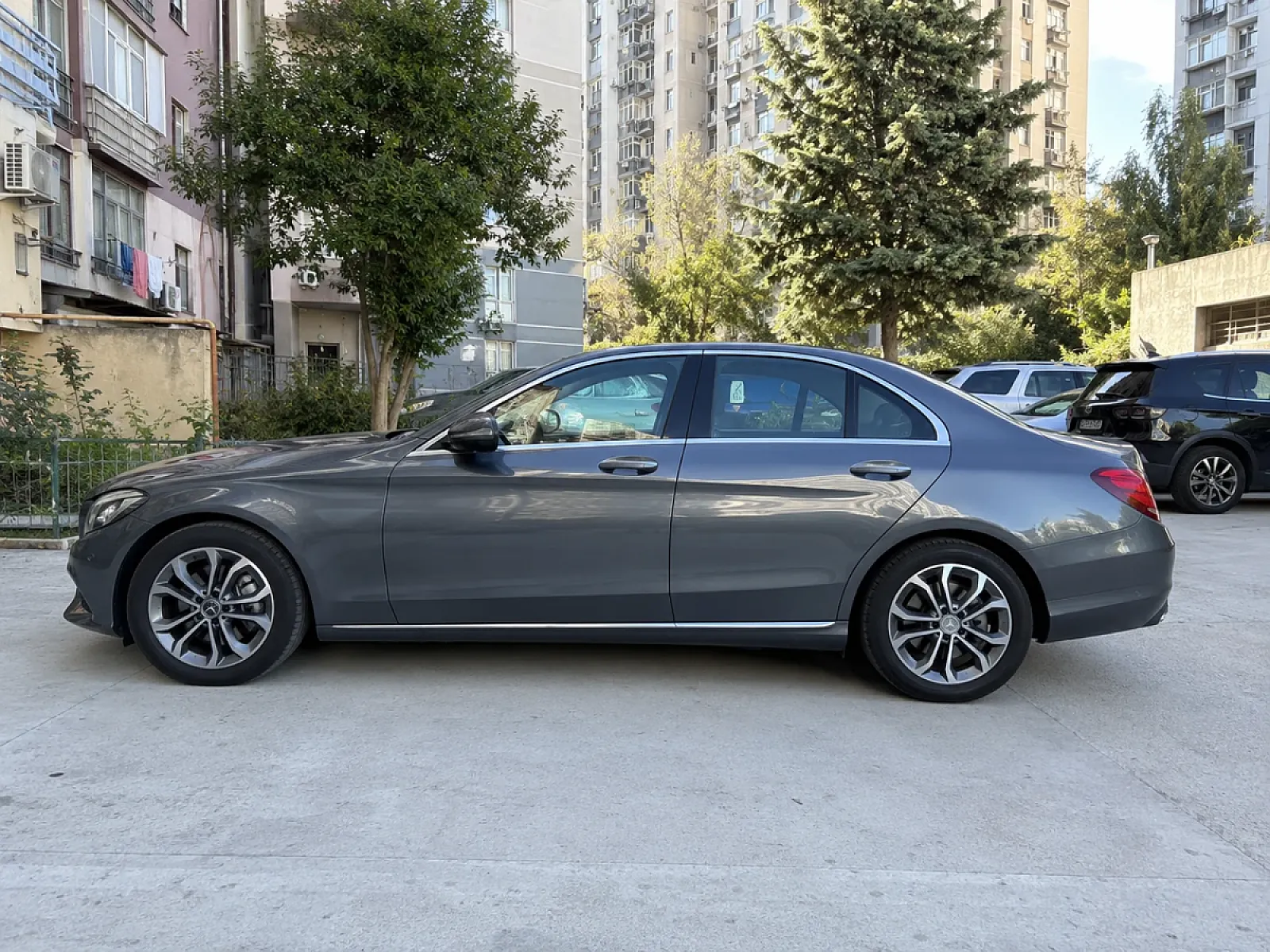 Mercedes-Benz C-Class 200 vehicle photo