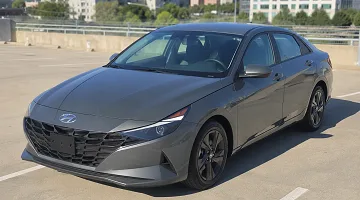 Hyundai Elantra vehicle photo