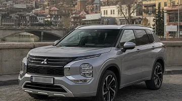 Mitsubishi Outlander vehicle photo