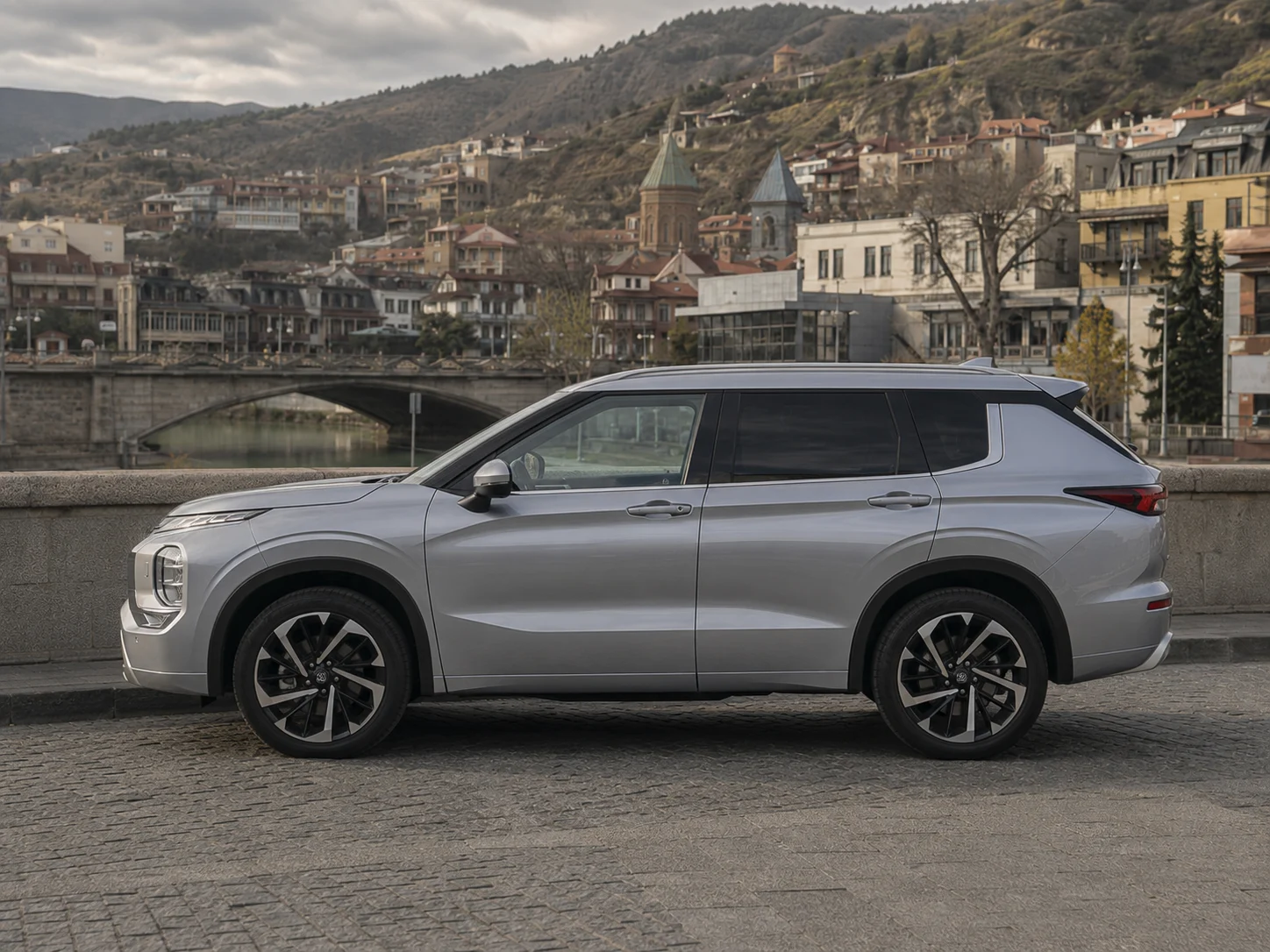 Mitsubishi Outlander 2
