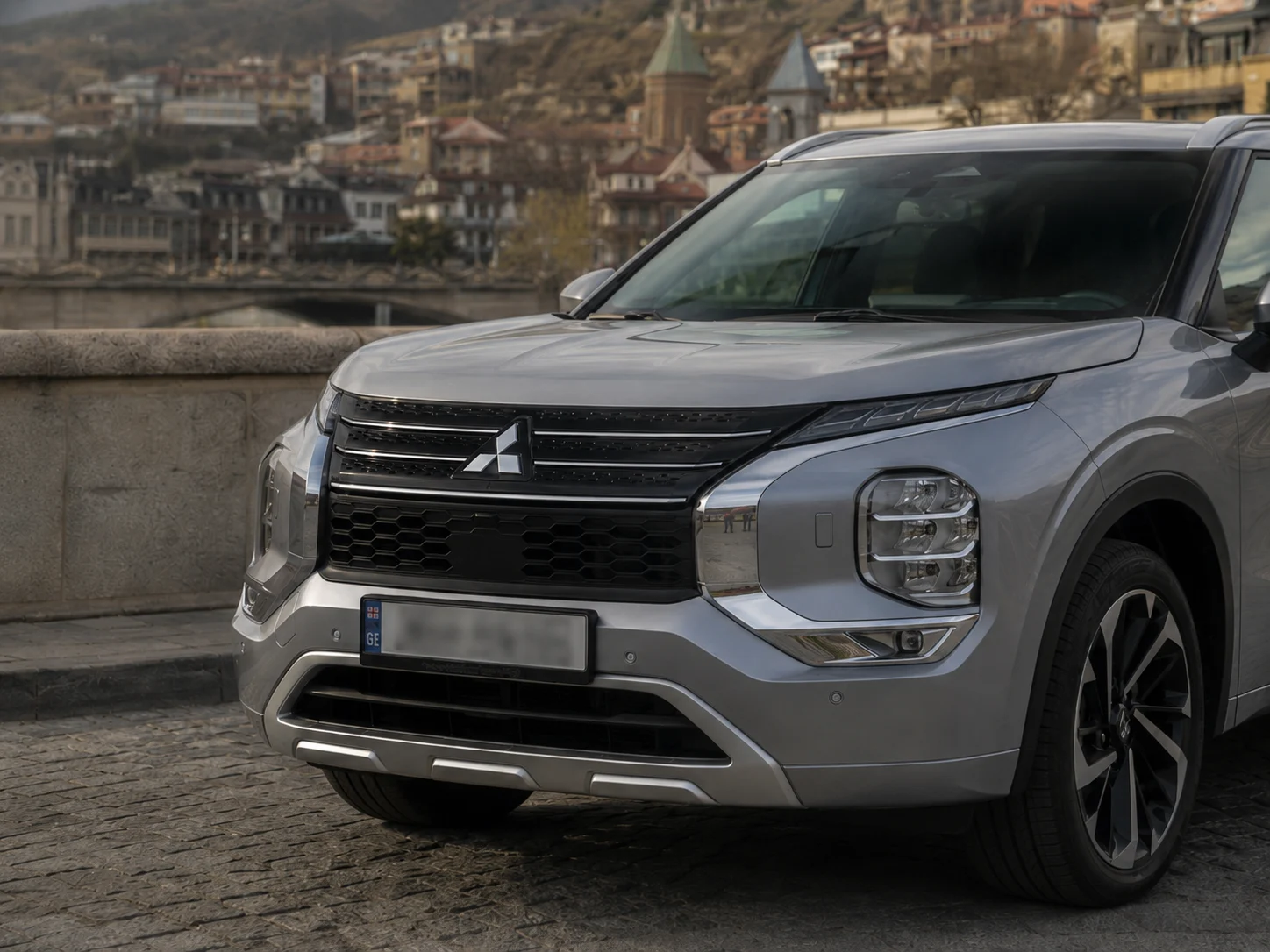 Mitsubishi Outlander 4