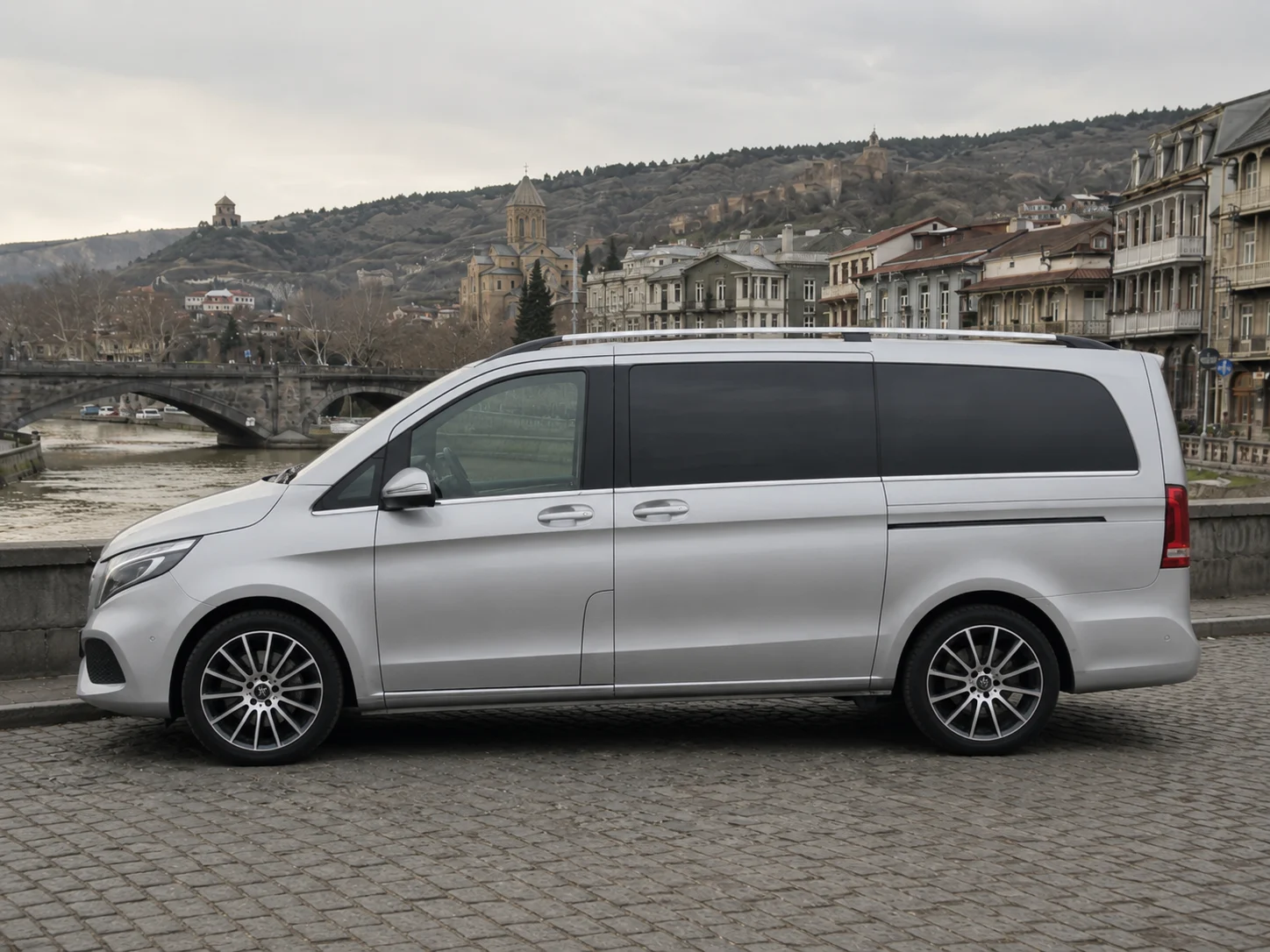Mercedes-Benz V-Class 2