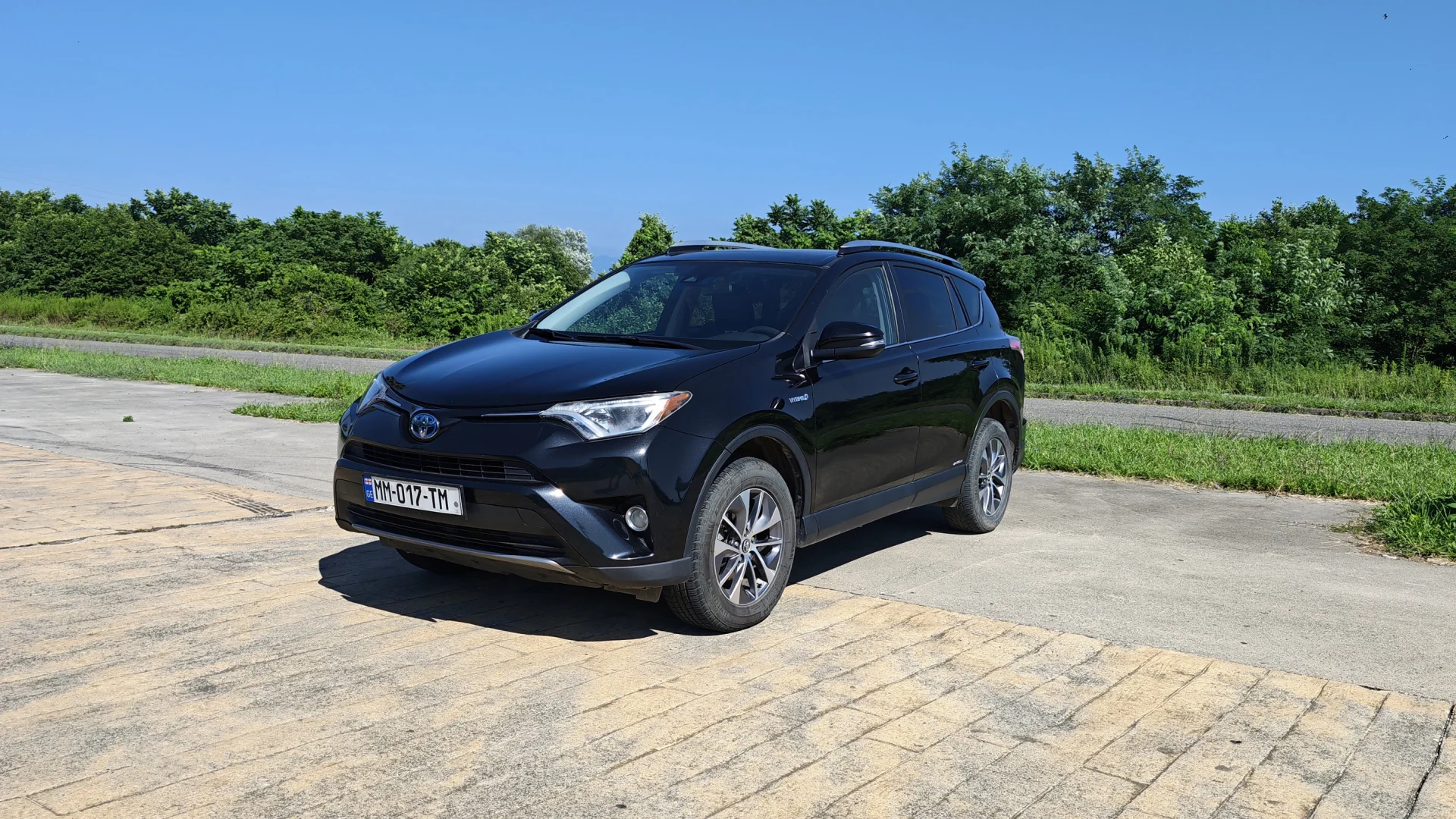 Toyota RAV4 vehicle photo